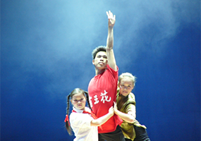 2004年12月，我司舞蹈《人水魂》參加廣東省首屆民營企業(yè)文藝匯演獲得銀獎