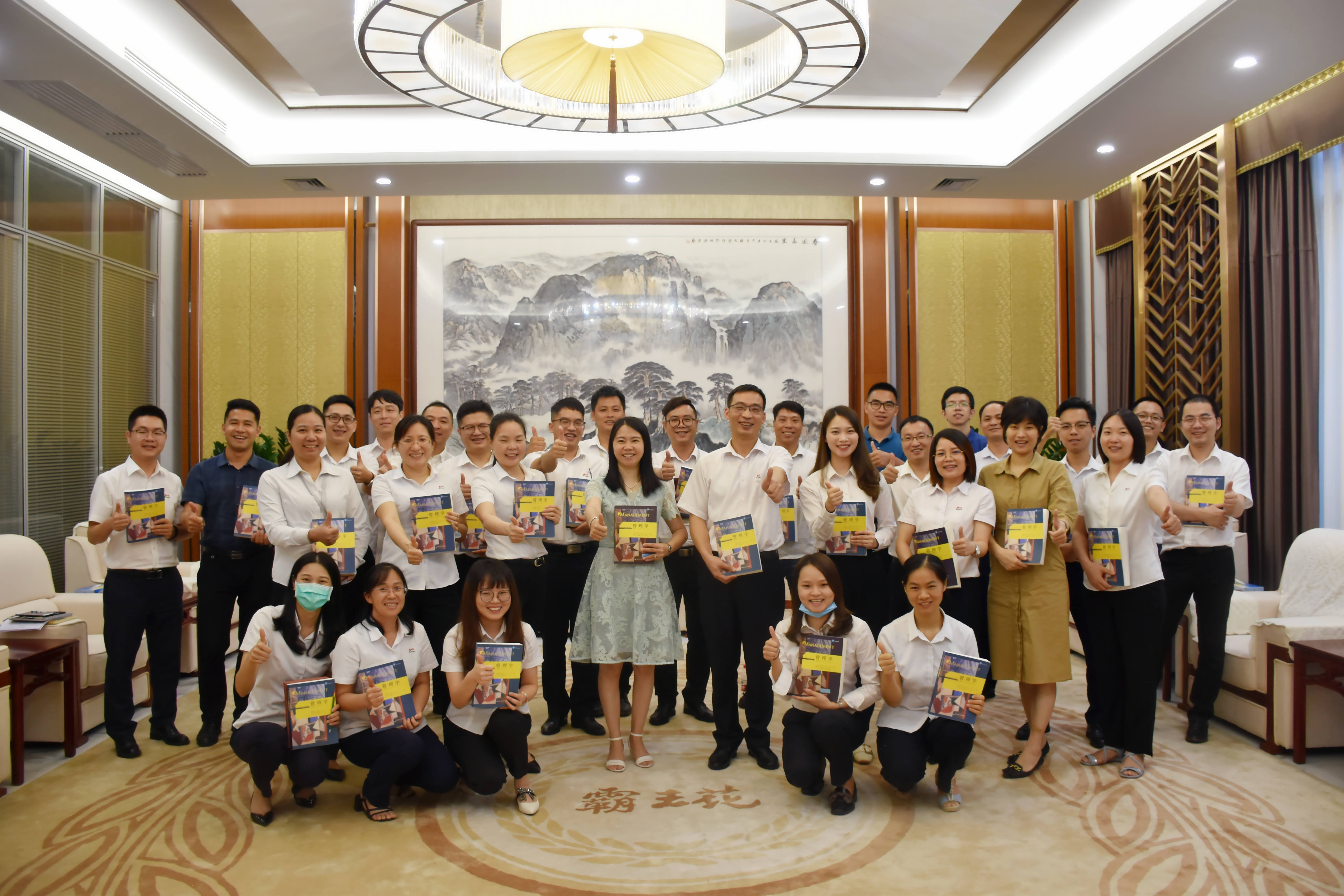 廣東霸王花集團(tuán)中層訓(xùn)練營正式開班