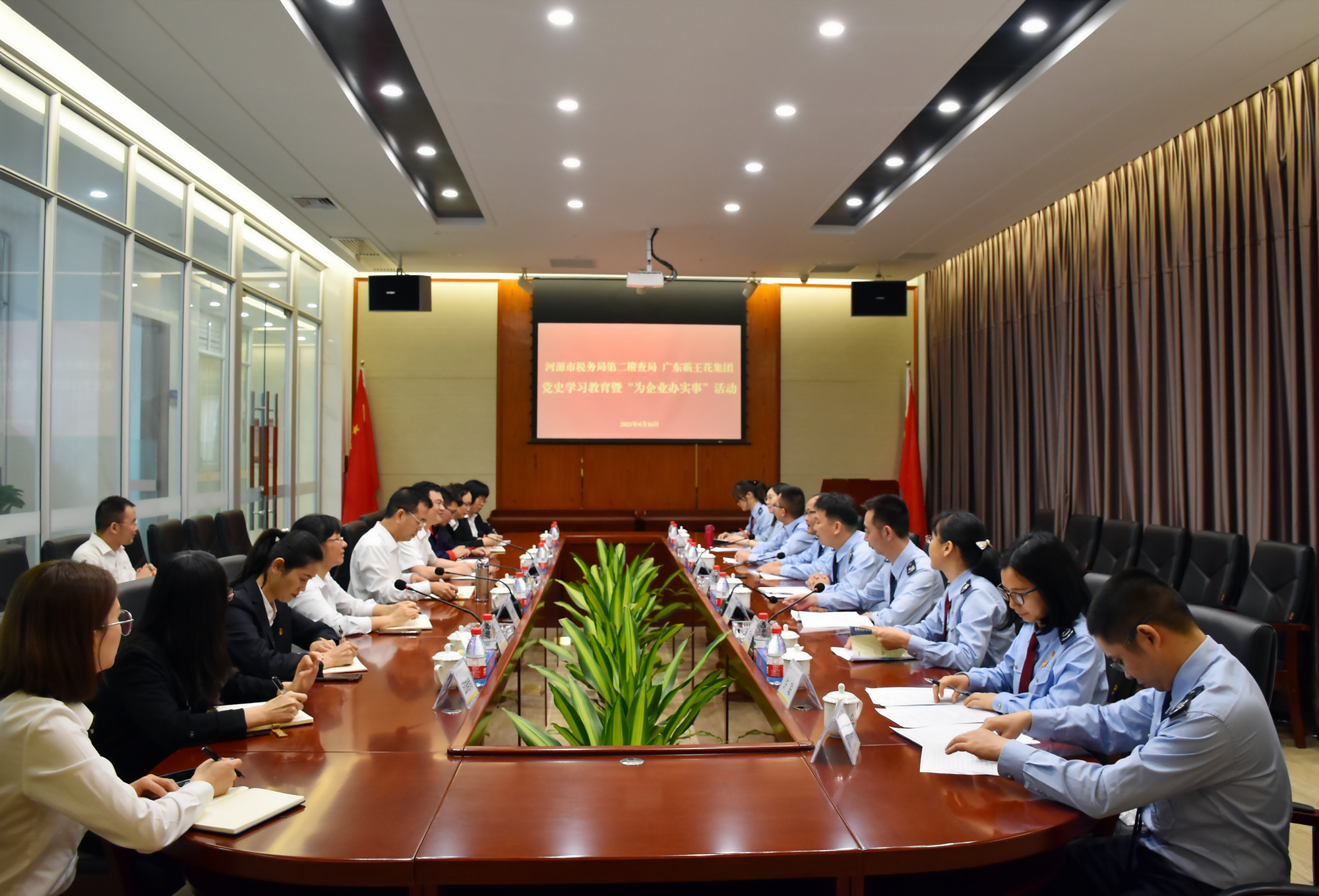國家稅務(wù)總局河源市稅務(wù)局第二稽查局、廣東霸王花集團(tuán)開展黨史學(xué)習(xí)教育暨“為企業(yè)辦實(shí)事”活動(dòng)