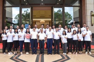 賦能進(jìn)階，正己善為|廣東霸王花集團(tuán)舉行“中層干部訓(xùn)練營結(jié)業(yè)典禮”活動。