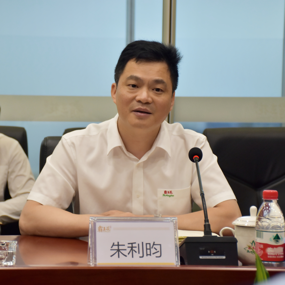 1618644314587491.jpg 5 集團(tuán)副總裁兼財務(wù)總監(jiān)朱利昀.jpg